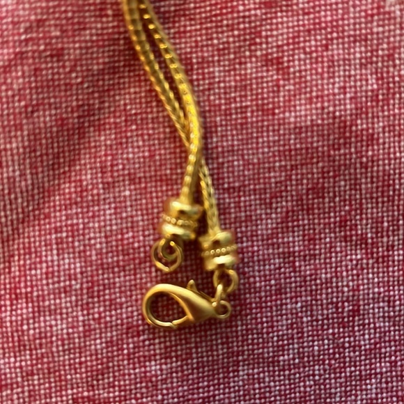 Gold-like beautiful costume necklace with knot - Picture 2 of 6